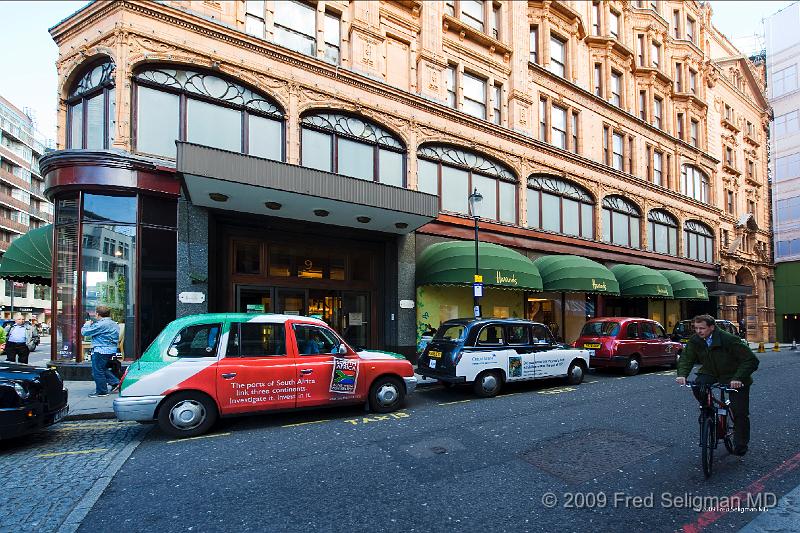 20090408_142940_D3 P1.jpg - London cabs outside Harrods